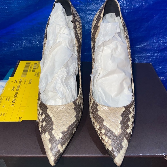 Louis Vuitton Python Rendez Vous Pump - Picture 4 of 8